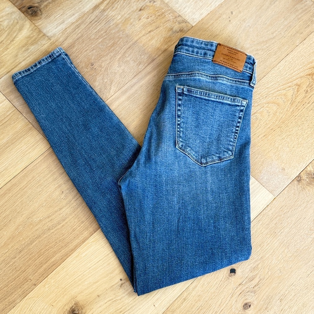 Lucky Brand Women's Classic Skinny Jeans in Blue Wash Mid-Rise Fit